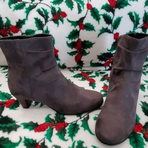 Aerosoles Grey Booties size 6